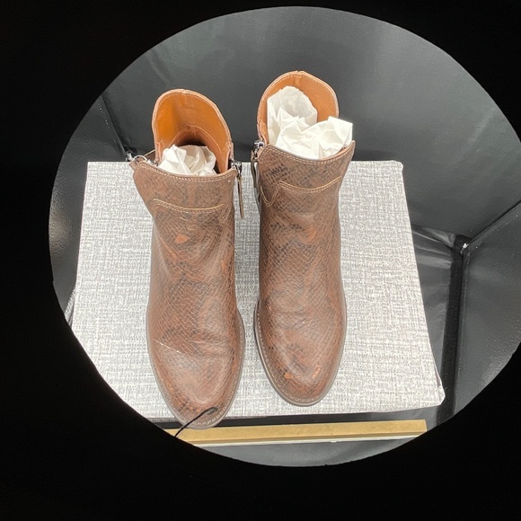 Franco Sarto Halford Ankle Booties Brown NIB Boots Zip 8.5 - Picture 2 of 5